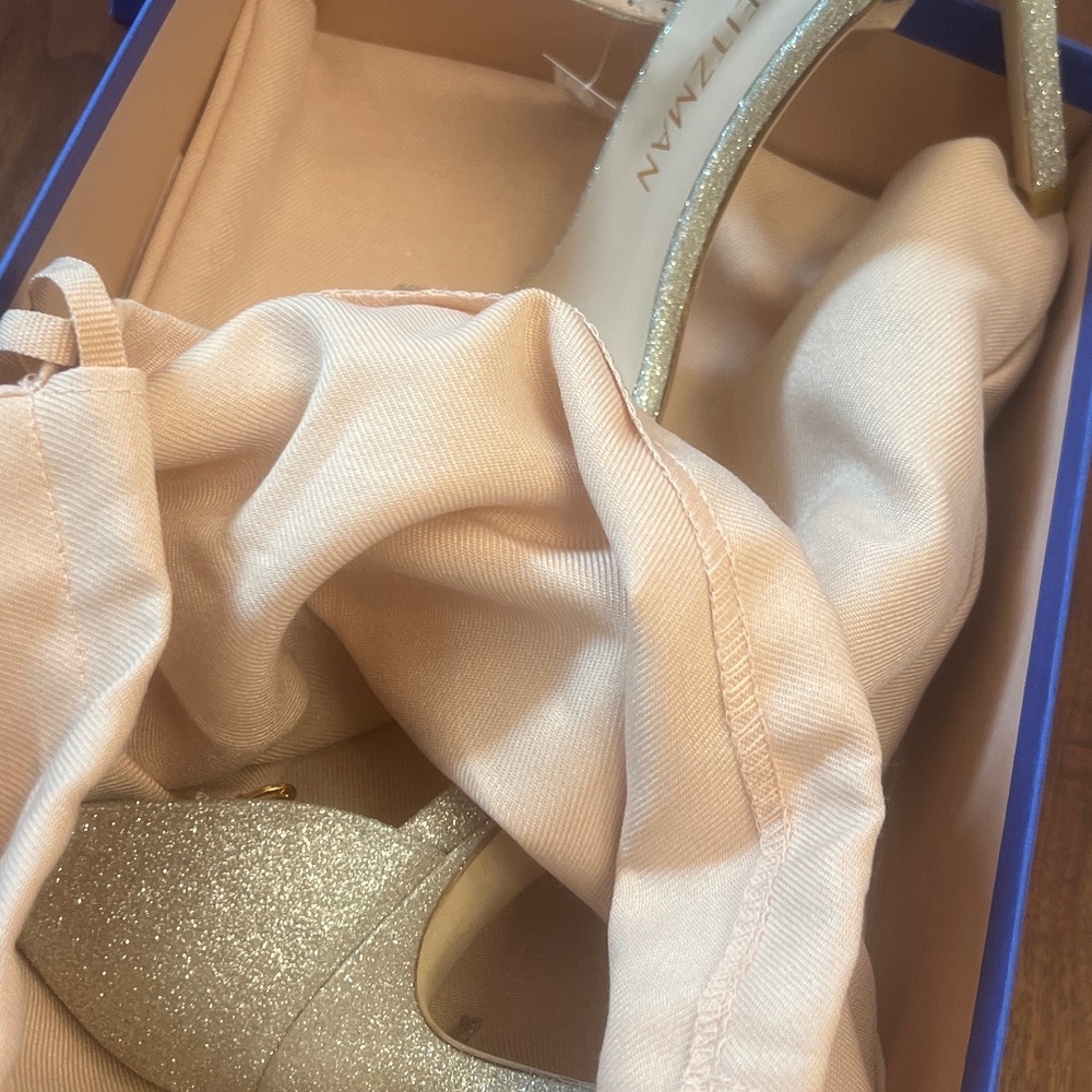 Stuart Weitzman - Picture 3 of 6